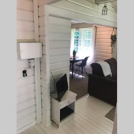 Lovely 2 Bed Cabin With Indoor Fire Place. Daire *