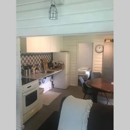 Lovely 2 Bed Cabin With Indoor Fire Place. *